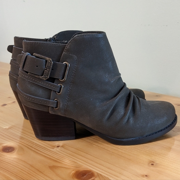 Bare Trap Reid Ankle Bootie Olive Green Side Zipper Heel Strap Metal Buckle - Picture 2 of 15